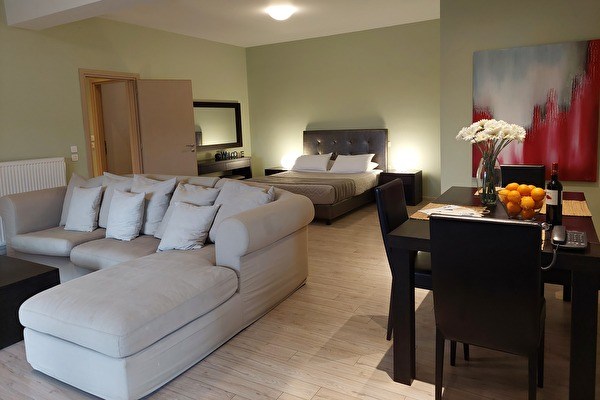 DELUXE TWO-BEDROOM APARTMENT