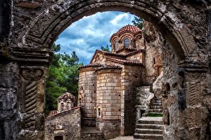 Entdecken Sie Mystras, die letzte Wiege des Byzantinischen Reiches